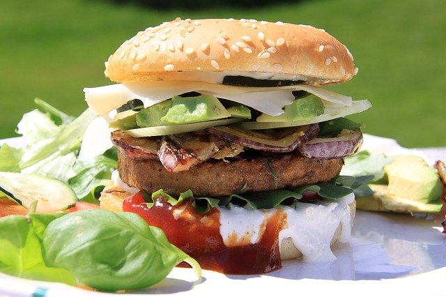 obložený hamburger