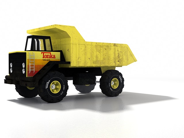 žlutý nákladní automobil